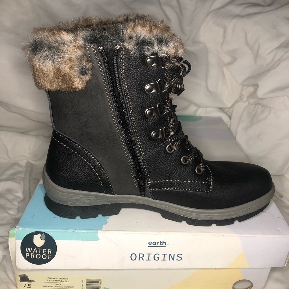 NEW Earth Origins Waterproof Boots